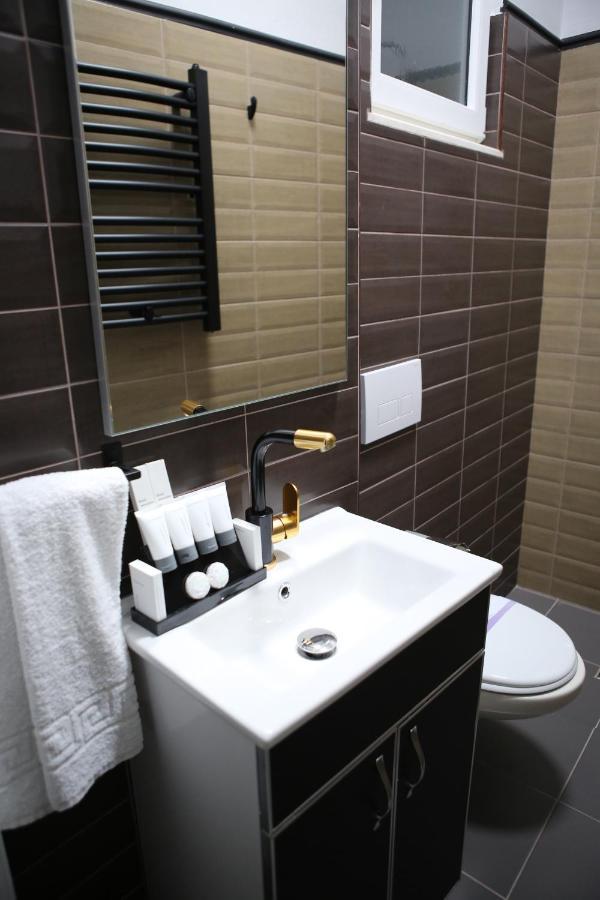 Dark Boutique Hotel Shkoze Esterno foto