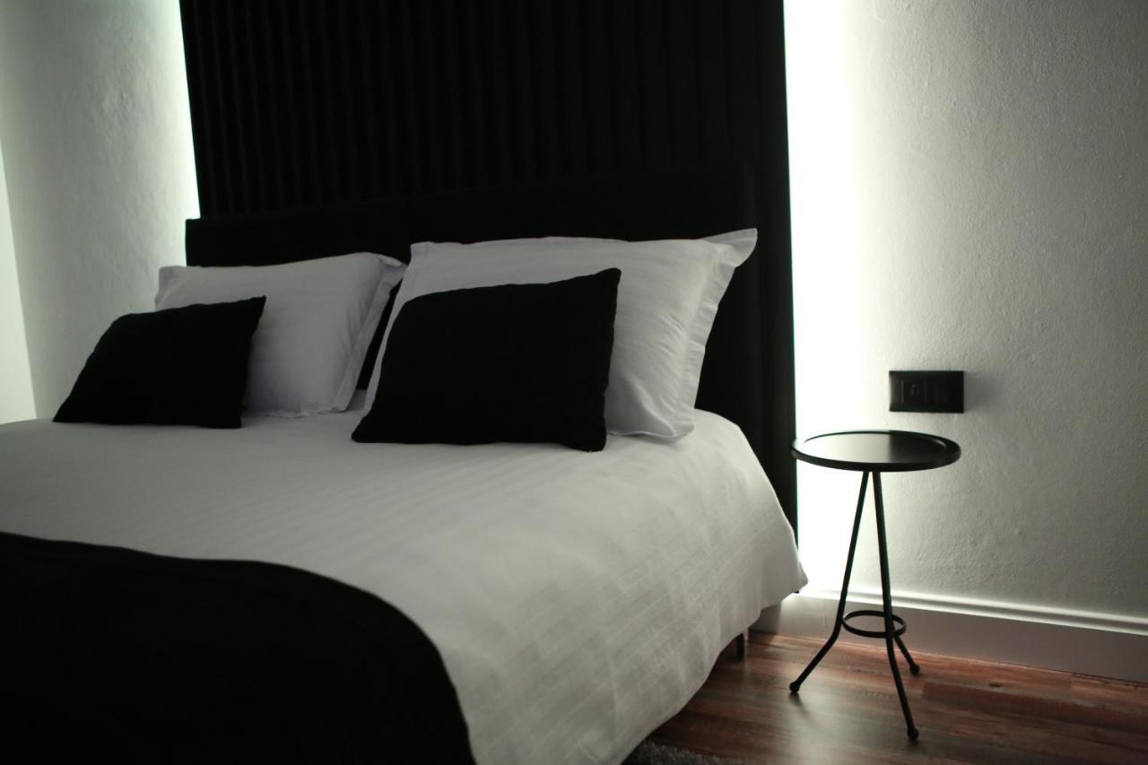Dark Boutique Hotel Shkoze Esterno foto