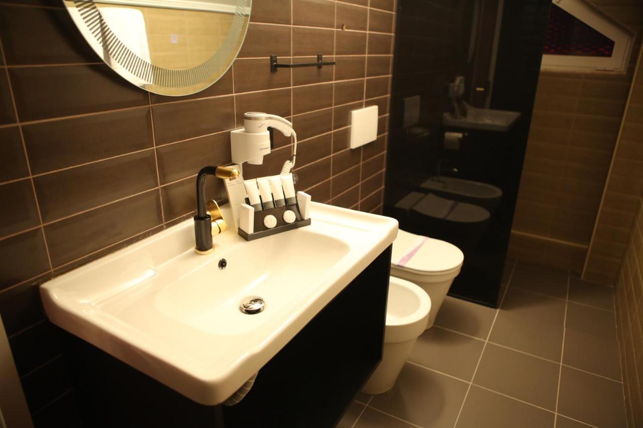 Dark Boutique Hotel Shkoze Esterno foto