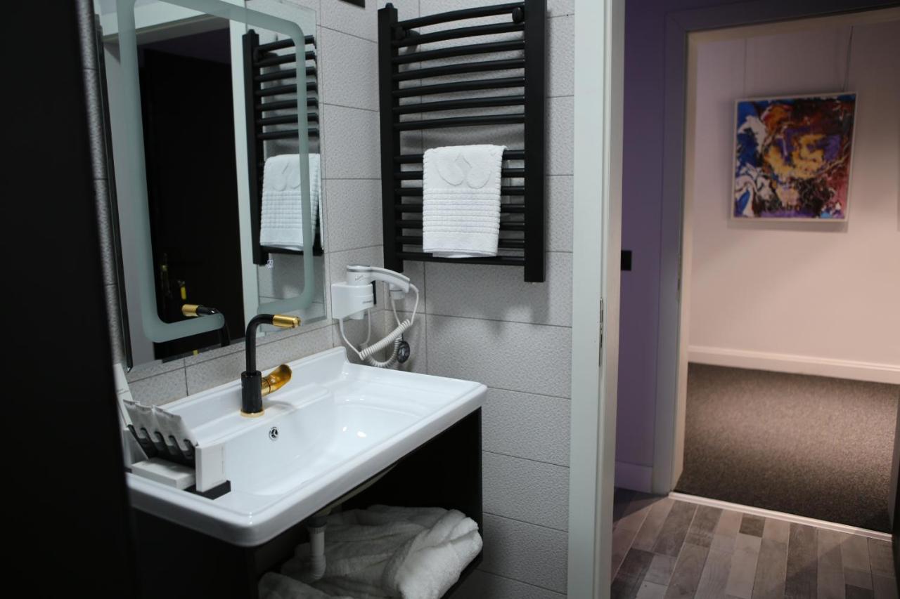 Dark Boutique Hotel Shkoze Esterno foto