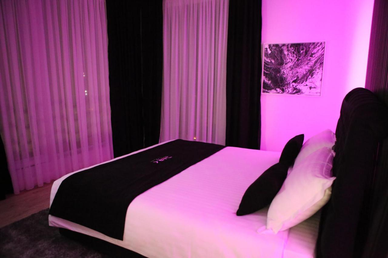 Dark Boutique Hotel Shkoze Esterno foto