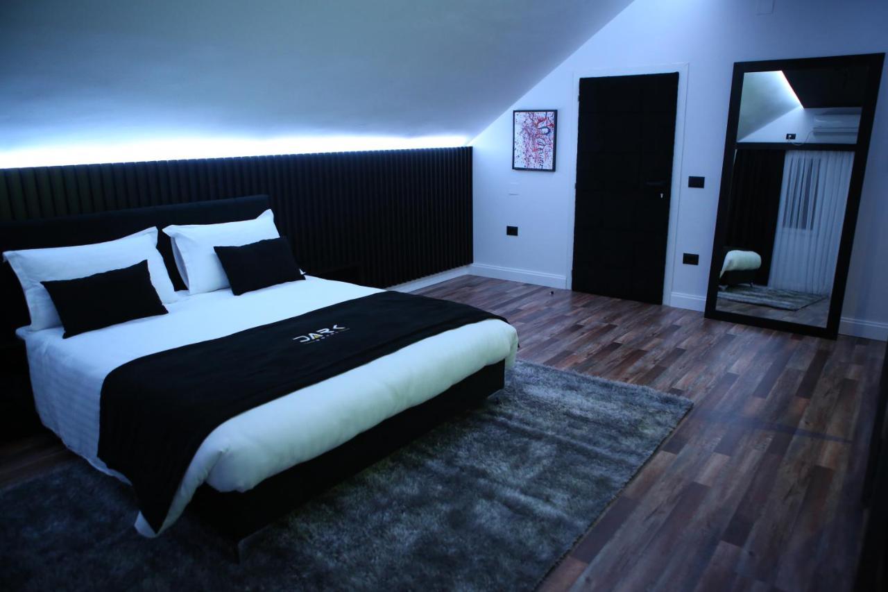 Dark Boutique Hotel Shkoze Esterno foto