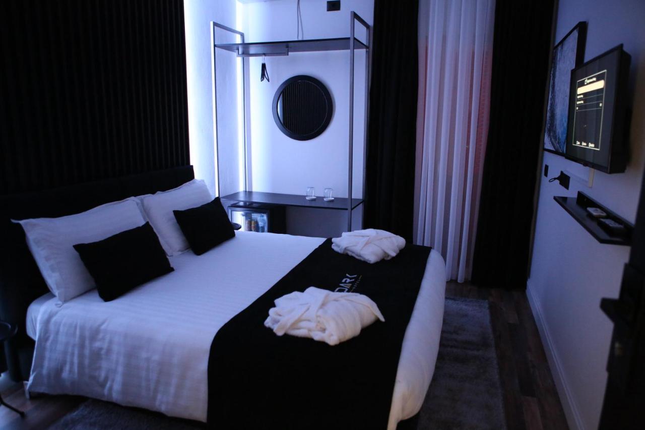 Dark Boutique Hotel Shkoze Esterno foto