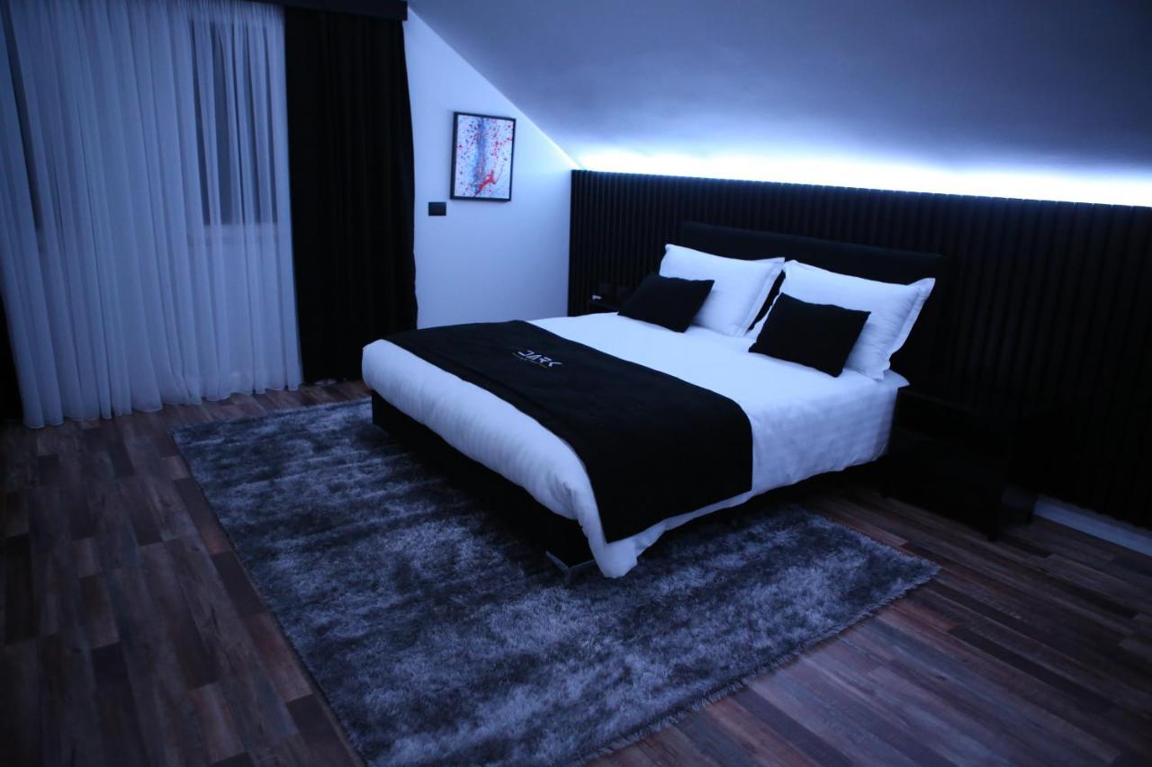 Dark Boutique Hotel Shkoze Esterno foto